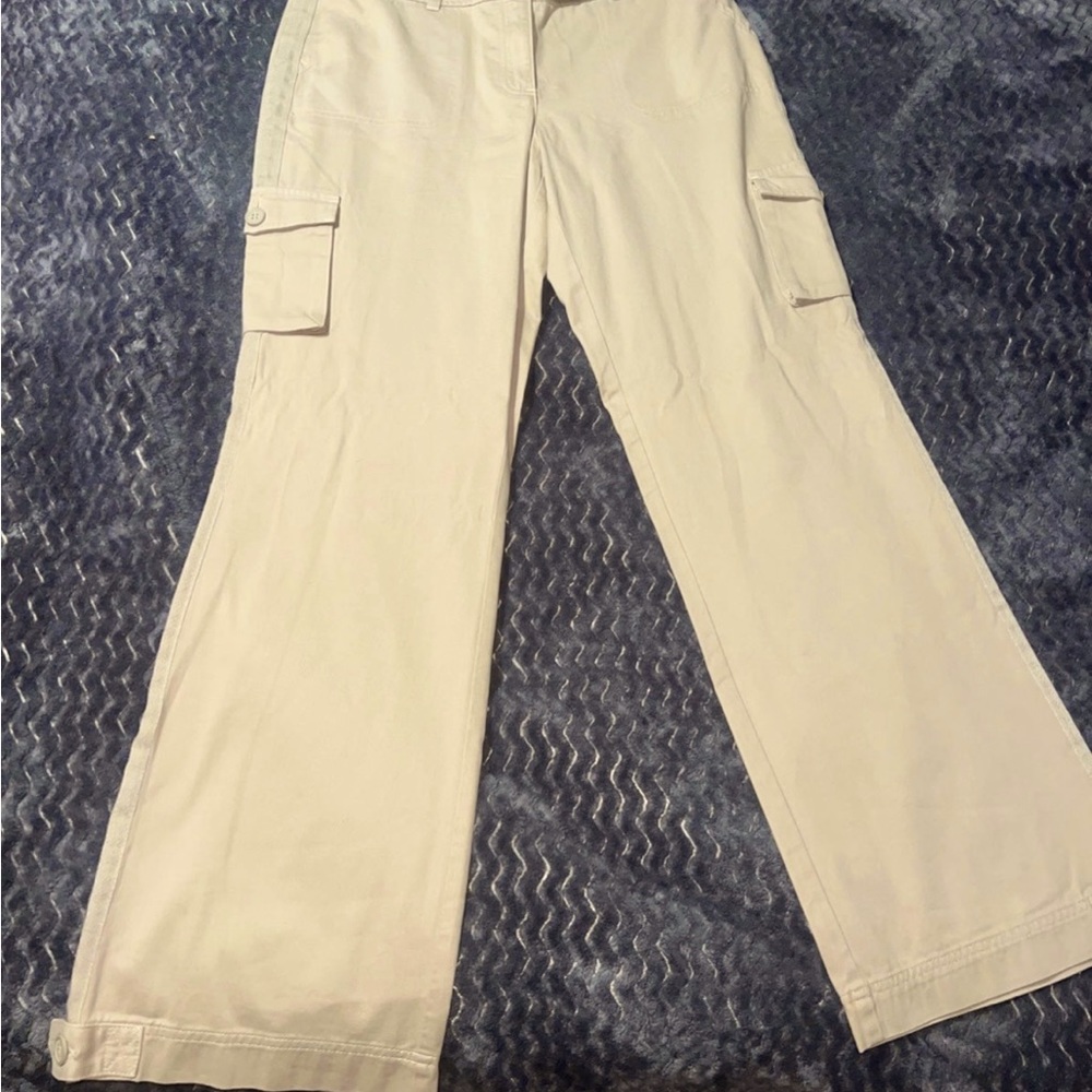 NWOT KHAKI PANTS
